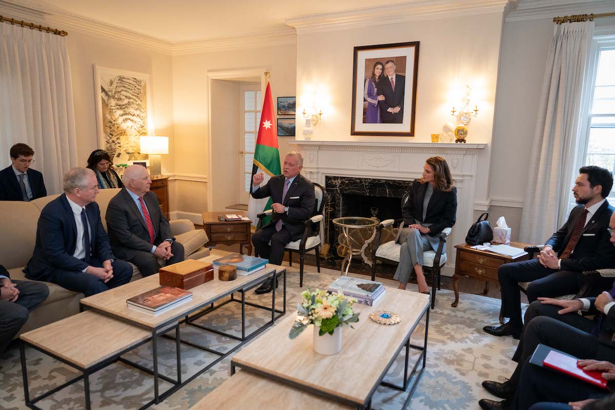 Jordan’s King Abdullah, Queen Rania Al-Abdullah and Crown Prince Al-Hussein bin Abdullah with US senators in Washington DC. (File/AFP)