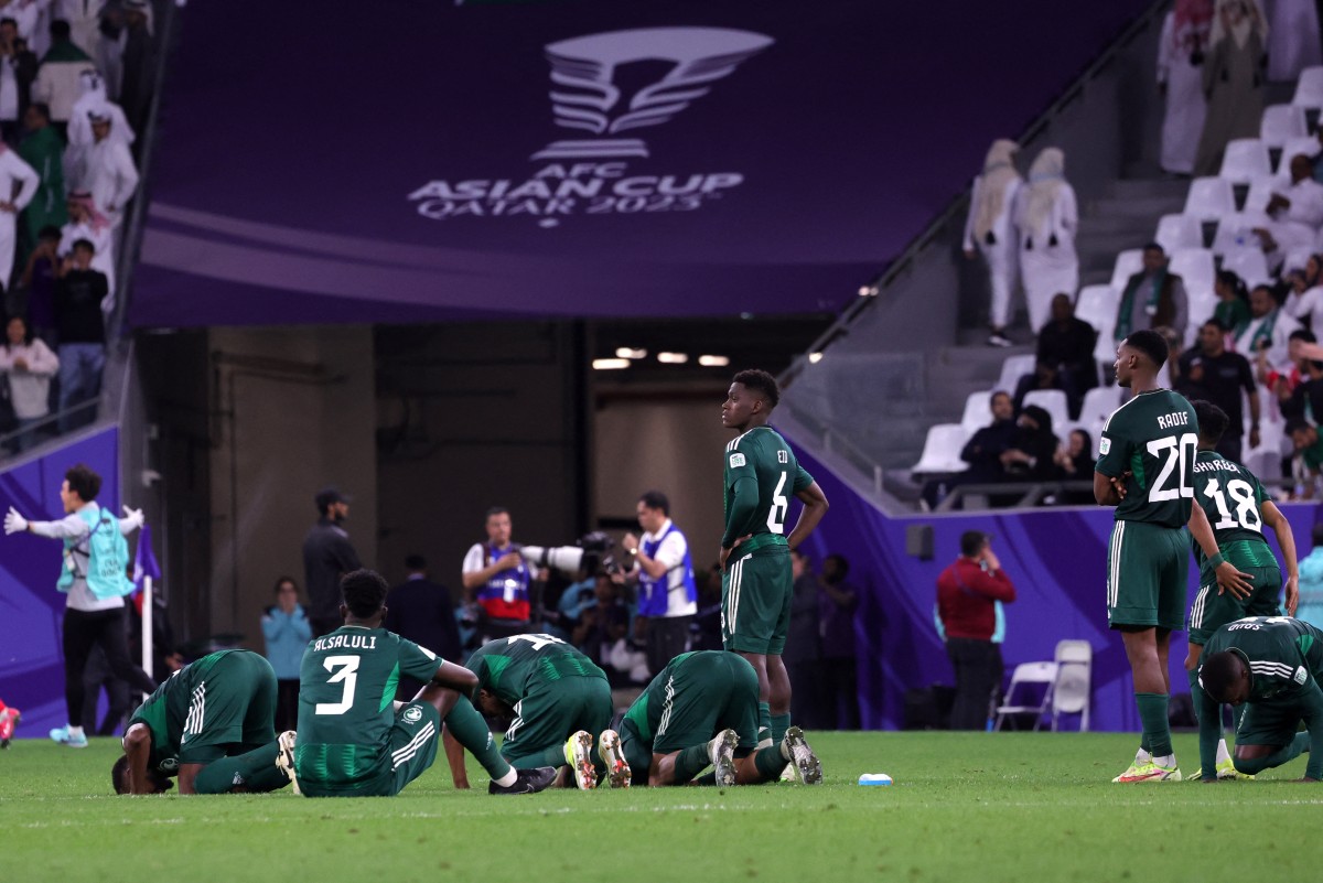 Saudi Arabia's players react at the end of the Qatar 2023 AFC Asian Cup football match between Saudi Arabia and South Korea at Education City Stadium in al-Rayyan, west of Doha, on January 30, 2024. (AFP)