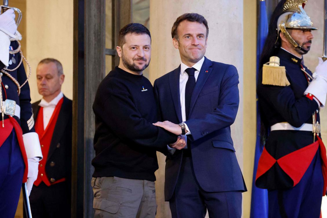 French President Emmanuel Macron and Ukrainian leader Volodymyr Zelensky plan to sign a bilateral security agreement at the Elysee Palace on Feb. 16, 2024. (AFP)