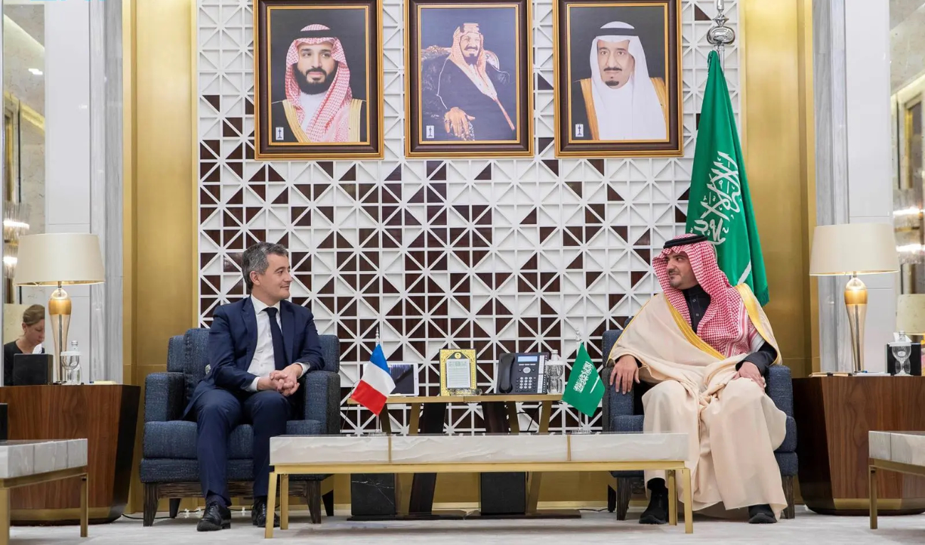 Saudi minister of interior Prince Abdulaziz bin Saud bin Naif (R) and his French counterpart Gerald Darmanin. (SPA)