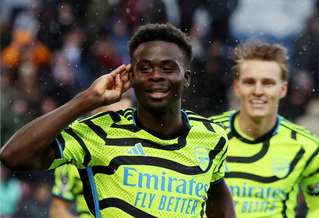 Arsenal keep pressure on EPL leader Liverpool after routing Burnley