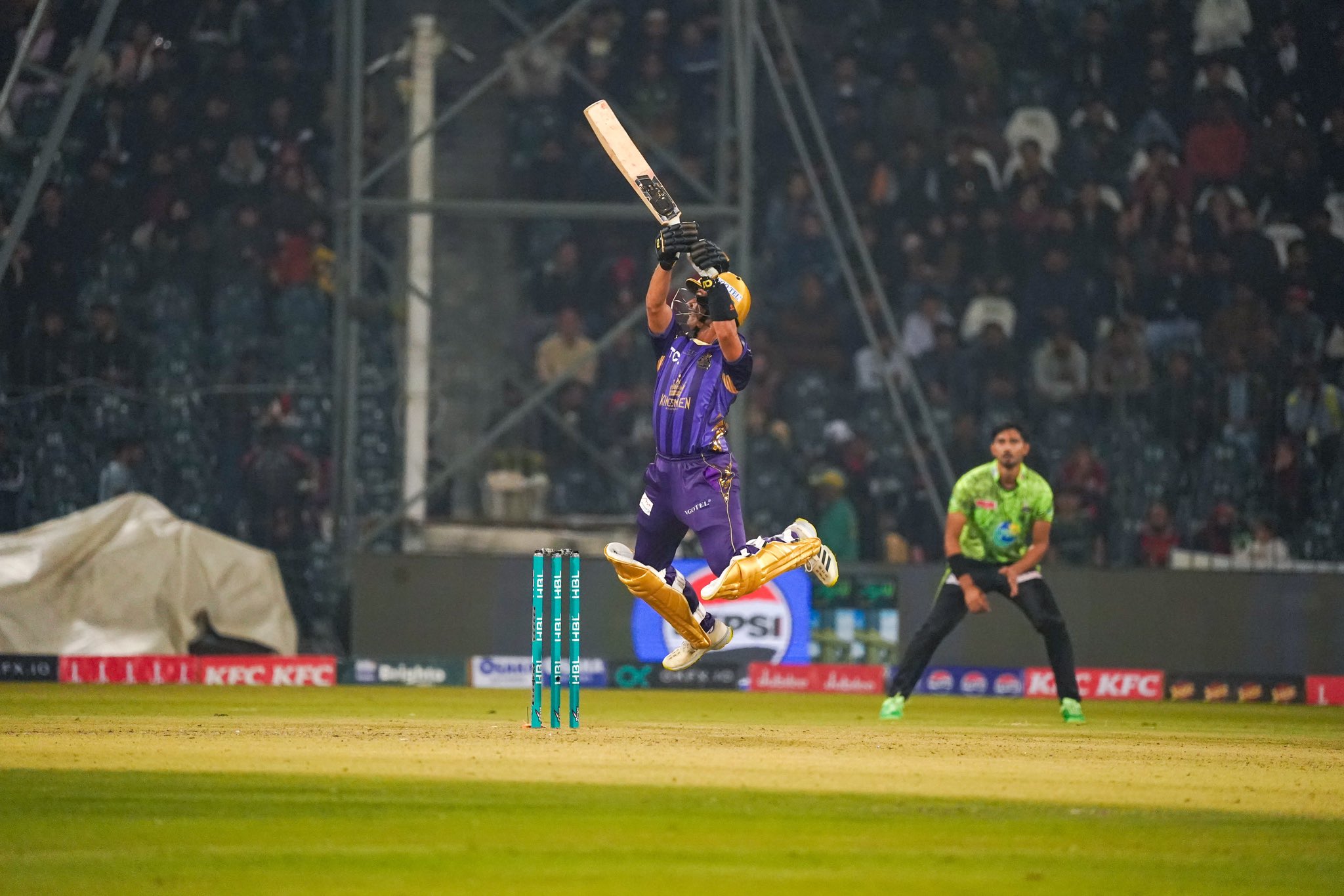 Unheralded Khawaja Nafay showed plenty of confidence against the star-studded pace attack of Lahore. (X/@thePSLt20)
