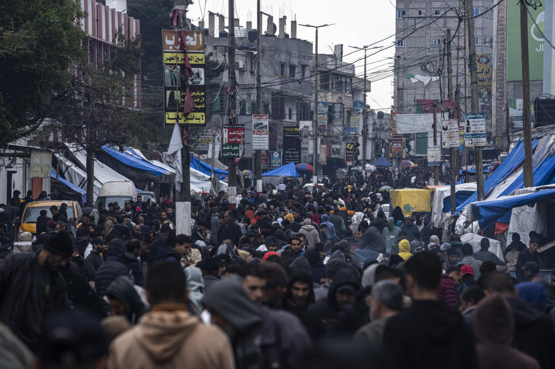 International aid agencies say Gaza is suffering from shortages of food, medicine and other basic supplies as a result of the war between Israel and Hamas. (AP)