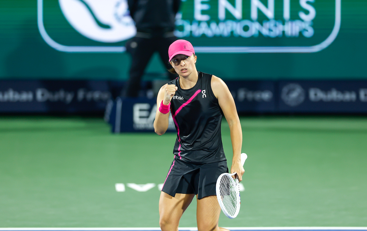 Swiatek advances, Sabalenka crashes out on eventful day at Dubai Tennis Championships