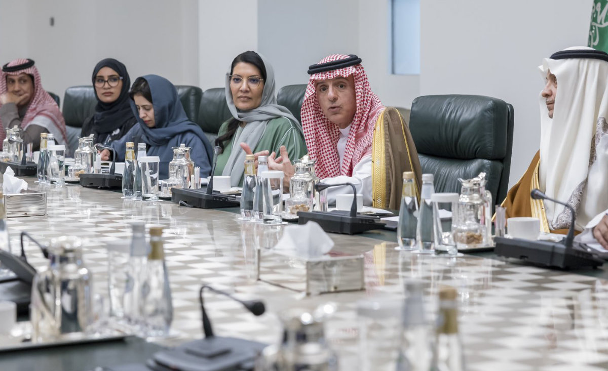 The parties discussed relations between the two countries and cooperation in various fields. (SPA)