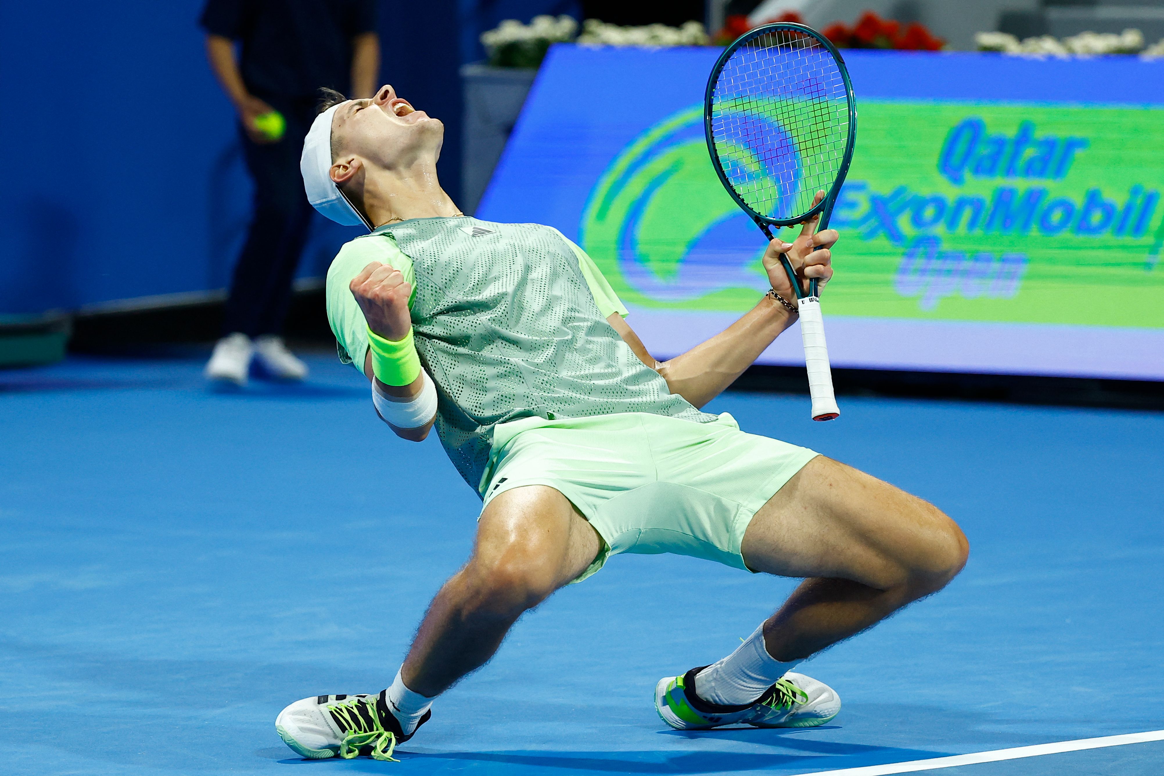 Czech Republic's Jakub Mensik celebrates after winning the men's singles quarter-final against Russia's Andrey Rublev at the ATP Qatar Open tennis tournament in Doha on Feb. 22, 2024. (AFP)