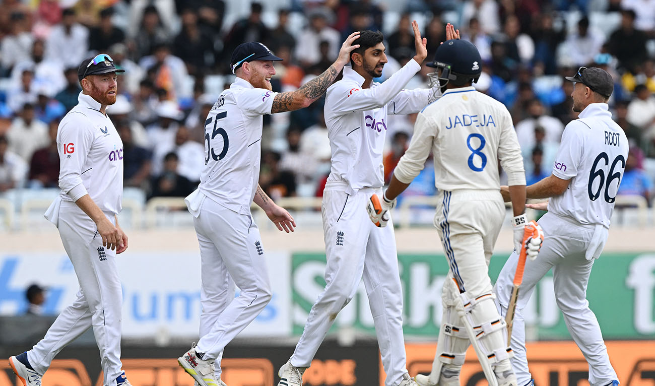 England's Shoaib Bashir (C) celebrates with teammates after the dismissal of India's Ravindra Jadeja (foreground 2R) during the second day of the fourth Test cricket match between India and England at the Jharkhand State Cricket Association (JSCA) Stadium in Ranchi on February 24, 2024. (AFP)