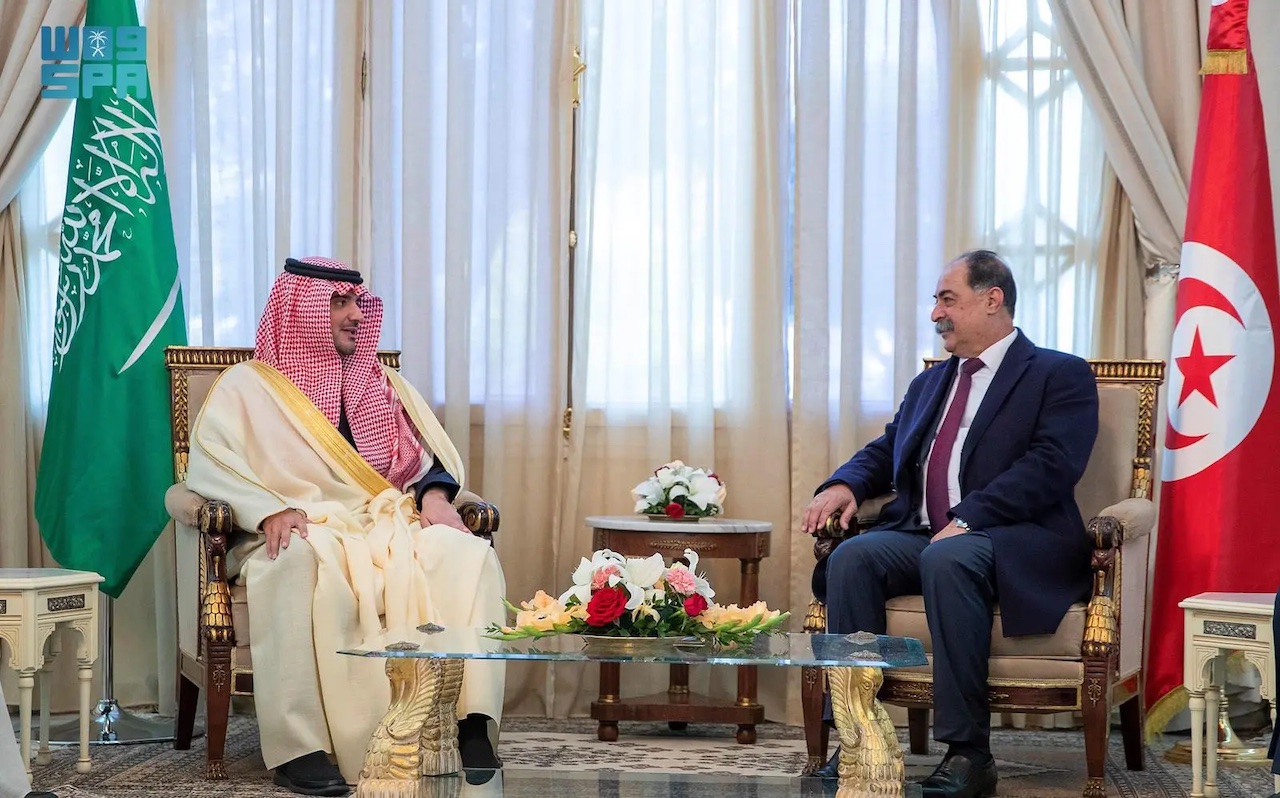 The meeting was attended by a number of members of accompanying delegations of the Saudi and Tunisian ministers. (SPA)