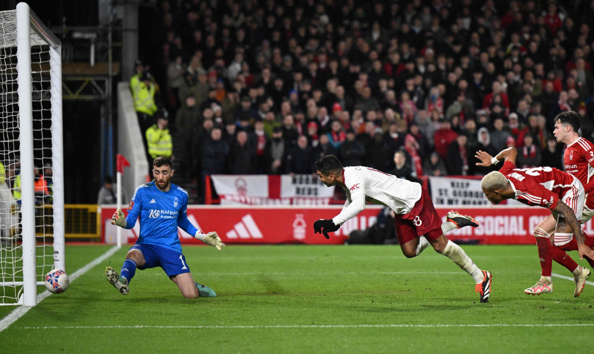 Manchester United's Brazilian midfielder #18 Casemiro (2R) scores a goal during the English FA Cup fifth round football match between Nottingham Forest and Manchester United at The City Ground, in Nottingham, central England, on Feb. 28, 2024. (AFP)