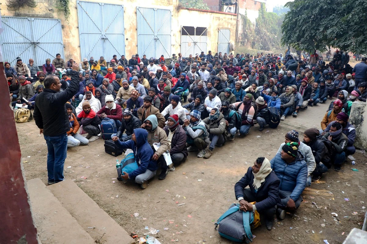 Indian workers gather to seek employment in Israel during a recruitment drive in Lucknow, capital of India's Uttar Pradesh state. (File/AFP)