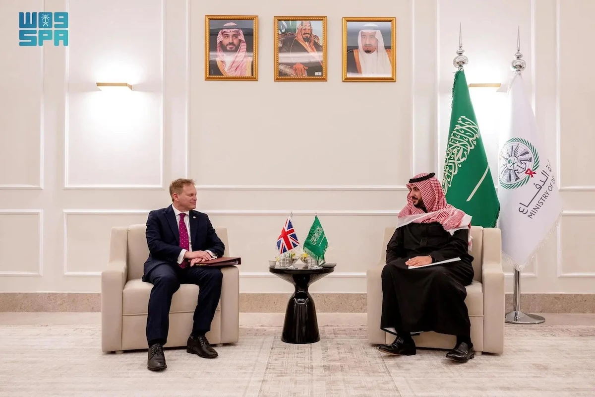 Saudi Defense Minister Prince Khalid bin Salman and his British counterpart Grant Shapps in Riyadh. (SPA)