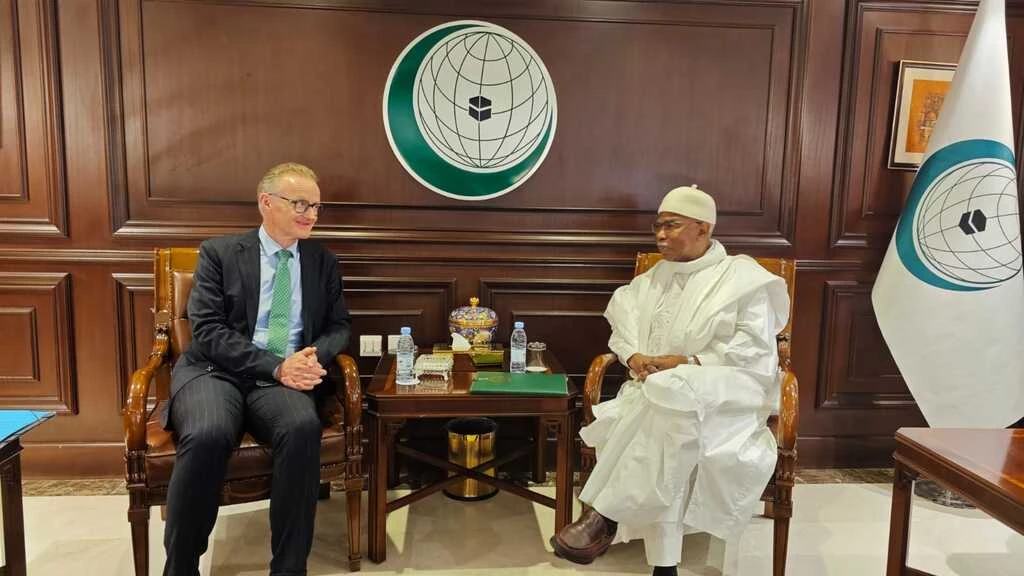German Ambassador Michael Kindsgrab with OIC Secretary-General Hissein Brahim Taha. (OIC)