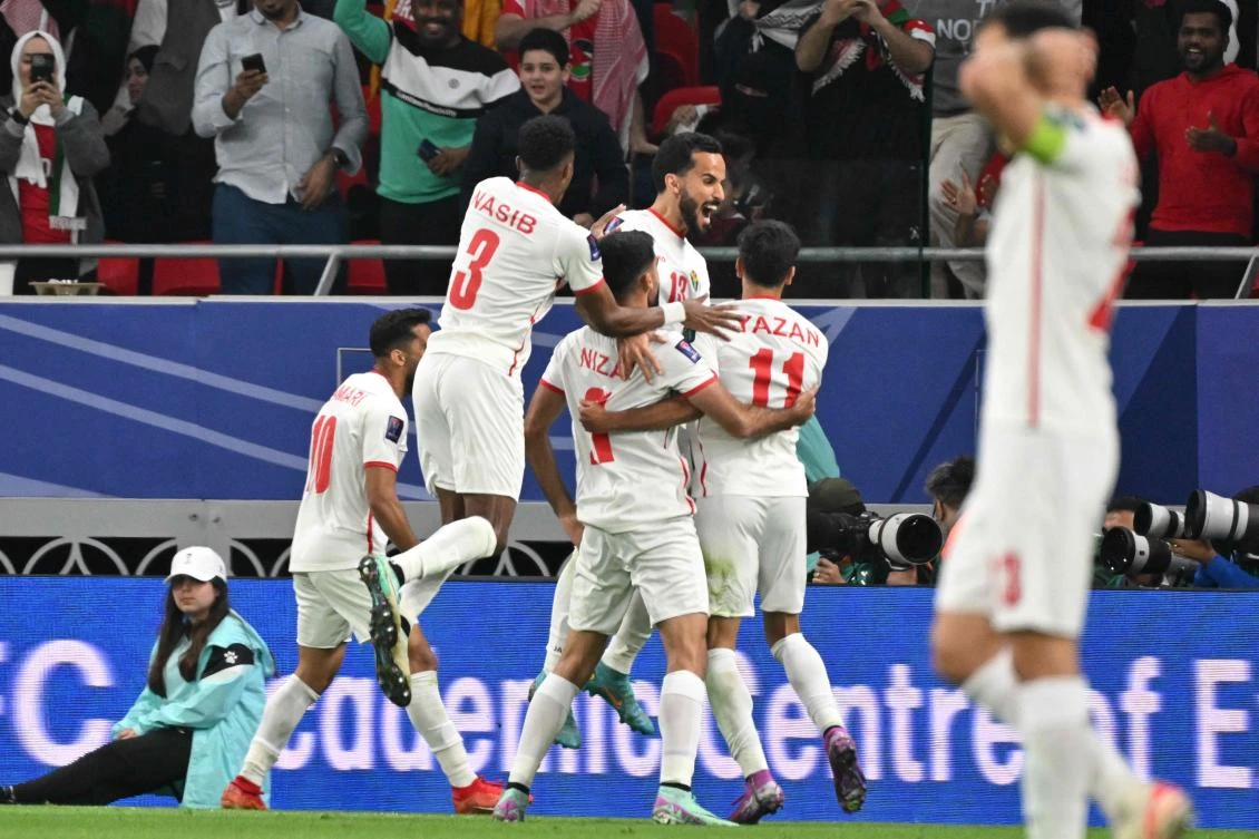 Jordan's forward Yazan al-Naimat celebrates with teammates after scoring a goal during their Qatar 2023 AFC Asian Cup semi-final match against South Korea at the Ahmad Bin Ali Stadium in Al-Rayyan, Doha, on Feb. 6, 2024. (AFP)