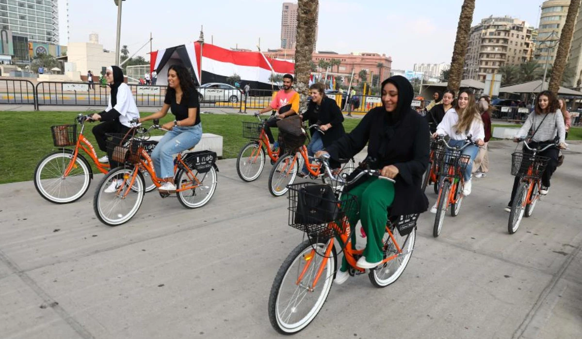 Tour participants were encouraged to explore the daily challenges faced by cyclists and identify opportunities for improving cycling infrastructure in Cairo. (Credit: Xinhua)