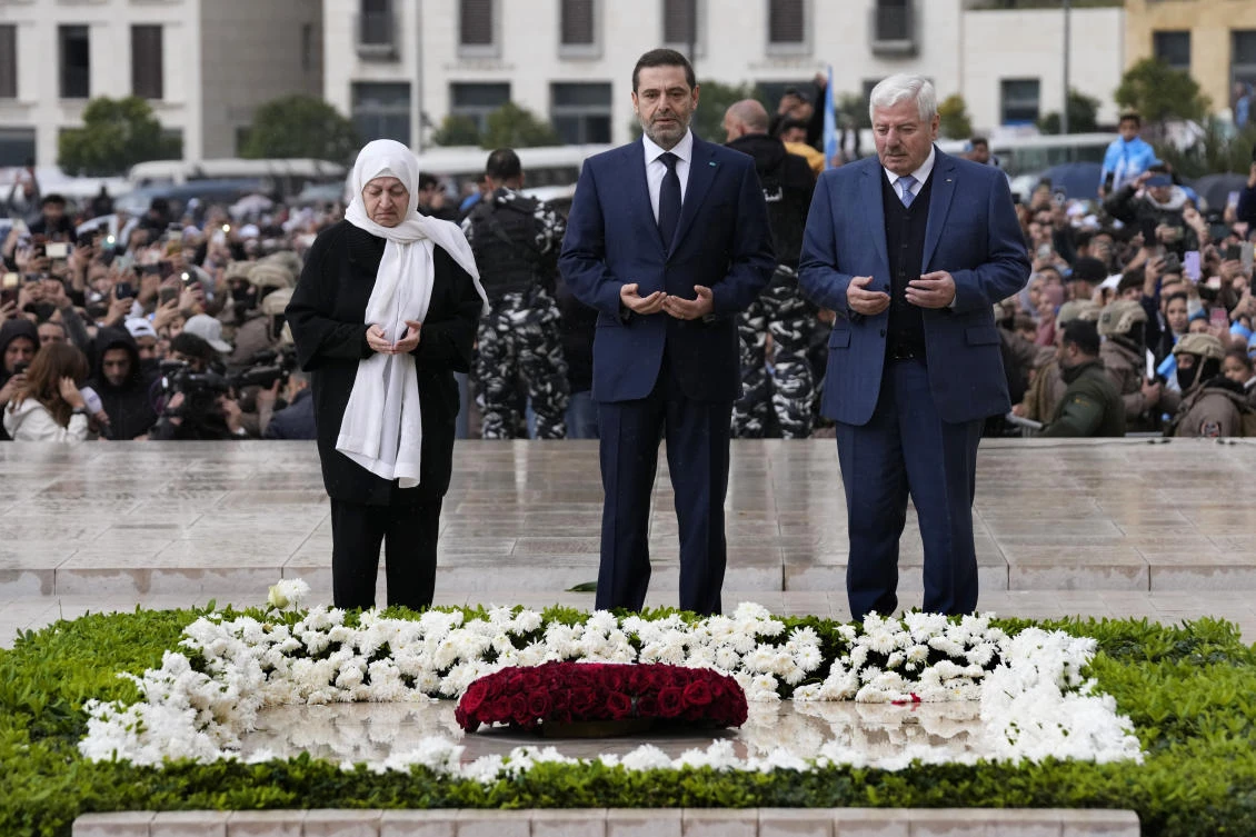 Former Prime Minister Saad Hariri, center, commemorates the 19th anniversary of his father’s assassination by praying at his grave along with his aunt Bahia Hariri, left, and his uncle Chafik Hariri, right, in Beirut, on Feb. 14, 2024. (AP)