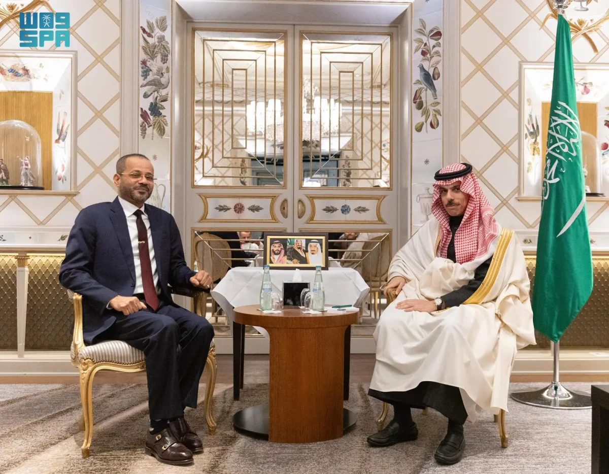 Saudi Foreign Minister Prince Faisal bin Farhan meets Omani Foreign Minister Sayyid Badr Al-Busaidi. (SPA)