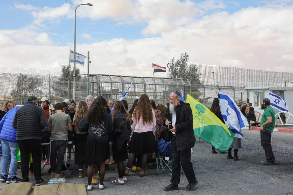 Israeli protesters block aid convoys bound for Gaza