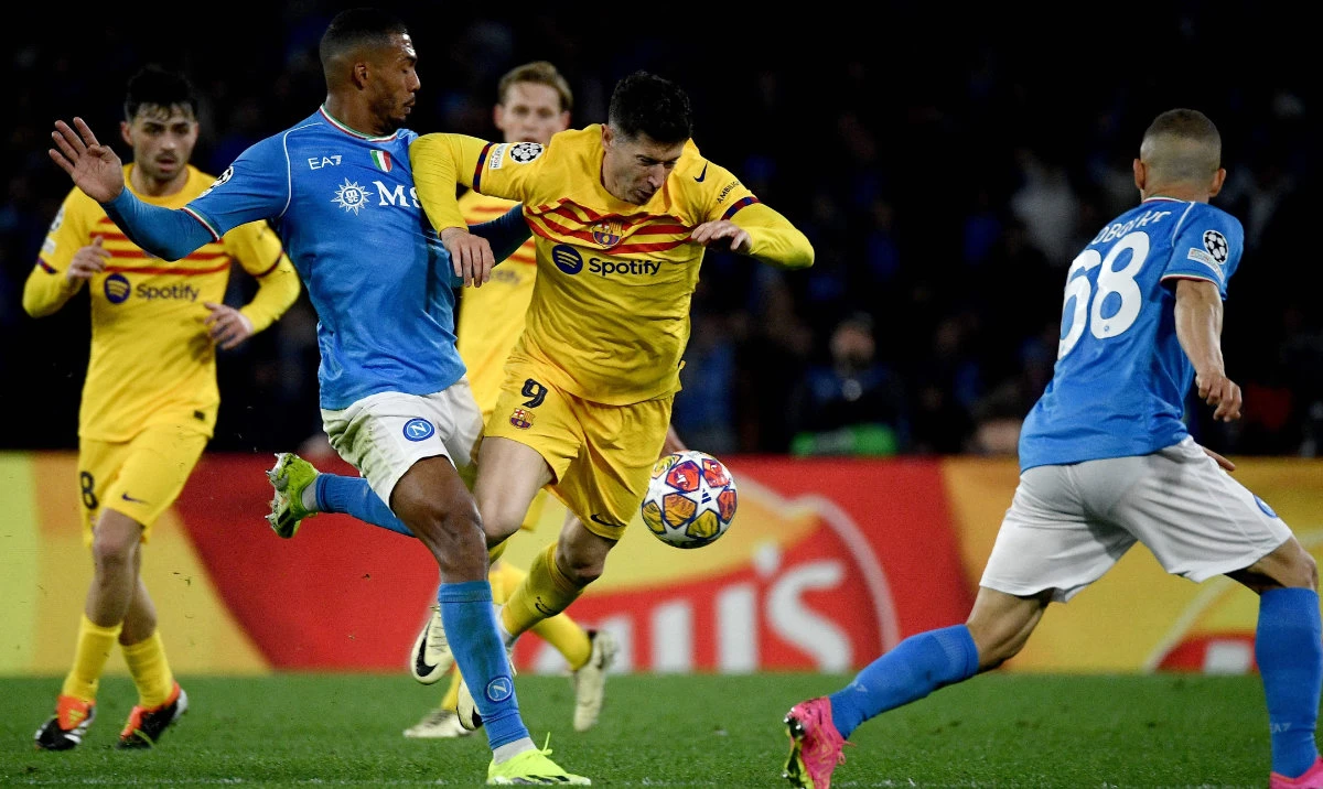 Barcelona's Polish forward #09 Robert Lewandowski (C) vies with Napoli's Brazilian defender #05 Juan Jesus (L) during the UEFA Champions League round of 16 first Leg football match between Napoli and Barcelona at the Diego-Armando-Maradona stadium in Naples on February 21, 2024. (AFP)