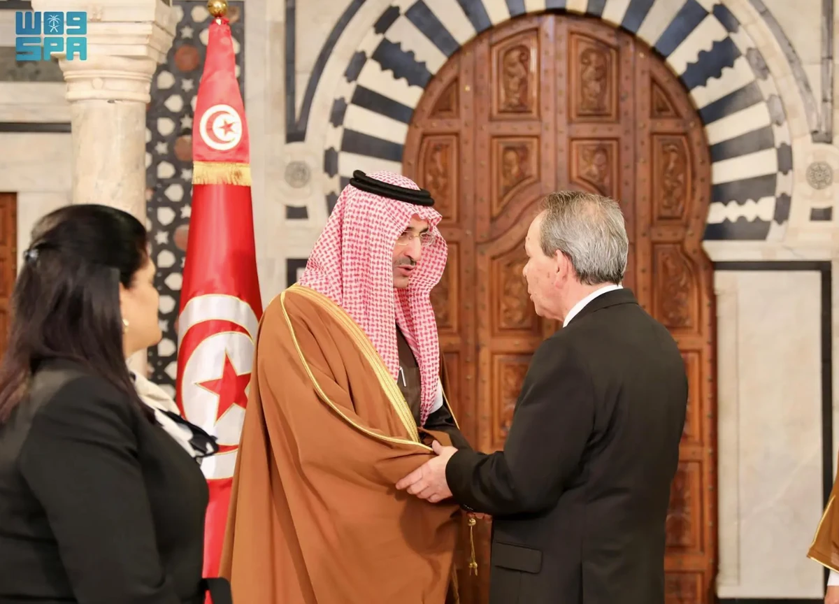 Tunisian Prime Minister Ahmed Al-Hachani speaking with Sultan Al-Marshad, CEO of SFD. SPA