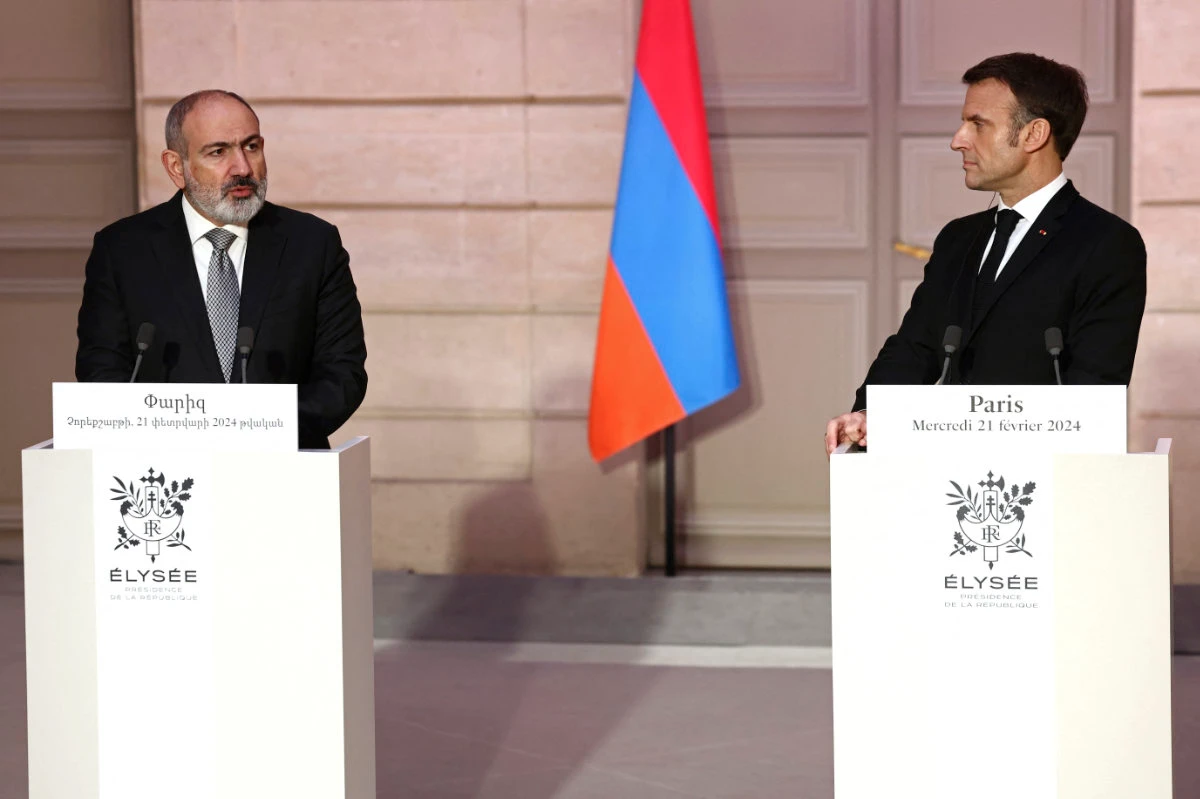 Armenian Prime Minister Nikol Pashinyan (L) and French President Emmanuel Macron attend a joint statement at the Elysee Palace in Paris on Feb. 21, 2024. (Pool via AP)