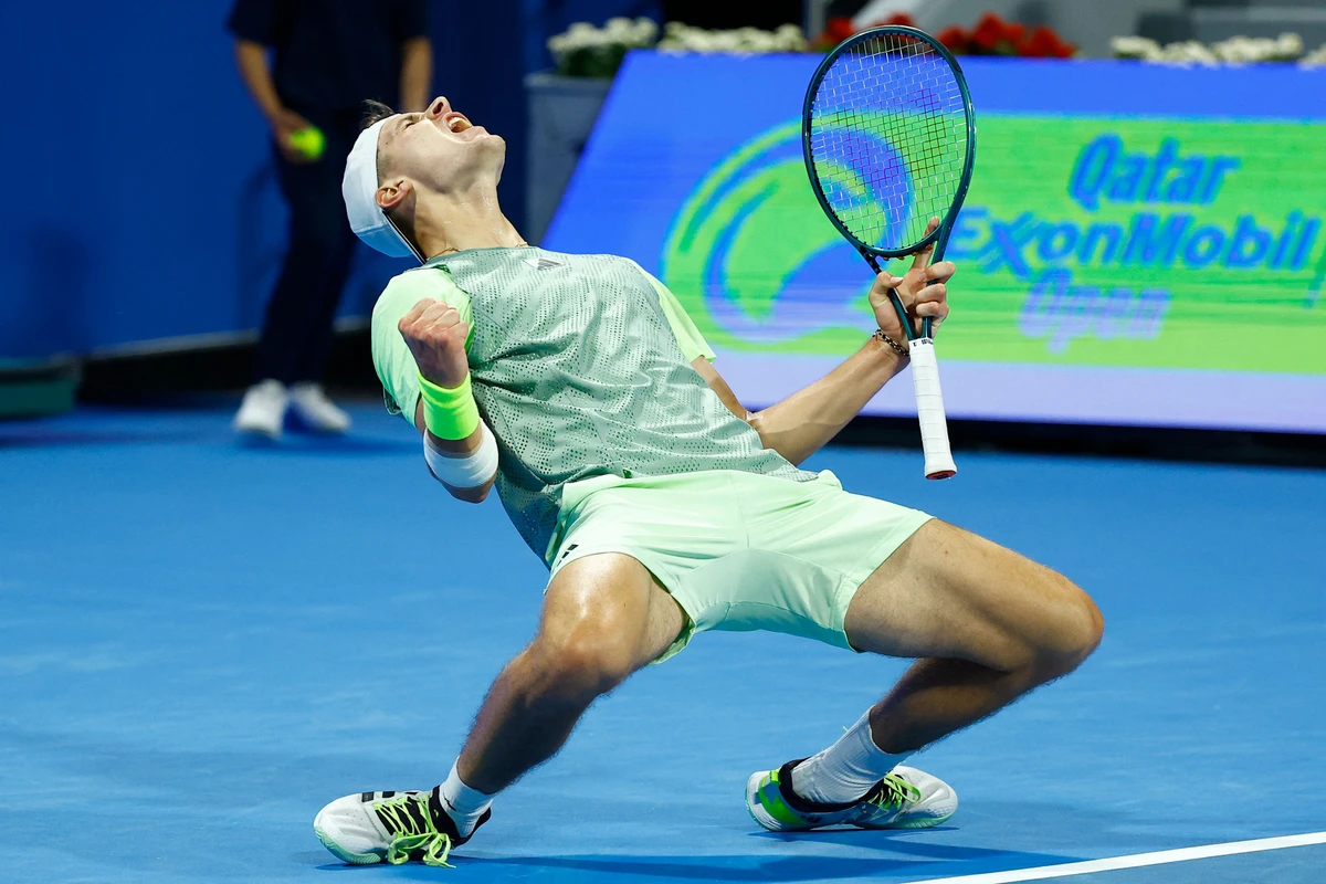 Czech Republic's Jakub Mensik celebrates after winning the men's singles quarter-final against Russia's Andrey Rublev at the ATP Qatar Open tennis tournament in Doha on Feb. 22, 2024. (AFP)