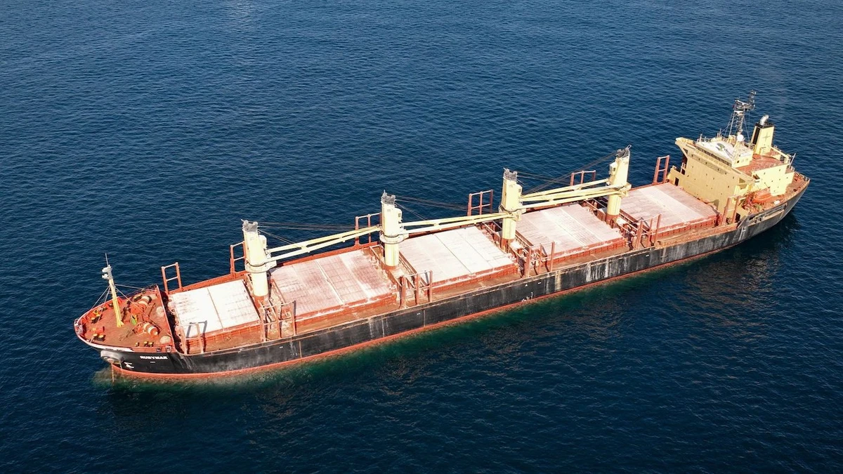 Yemen’s Houthis vow to obstruct rescue of leaking ship in Red Sea