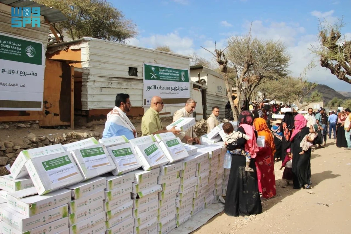 KSrelief distributed 6,000 cartons of dates to families in need in Shabwa Governorat. (SPA)