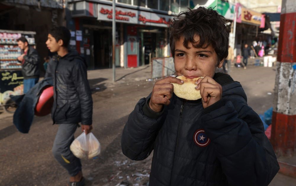 A Palestinian child eats bread in Rafah, southern Gaza Strip, Mar. 4, 2024. (AFP)