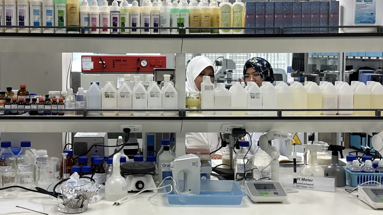 Researchers work at the Halal Science Center in Chulalongkorn University in Bangkok on Feb. 22, 2024. (AN photo)