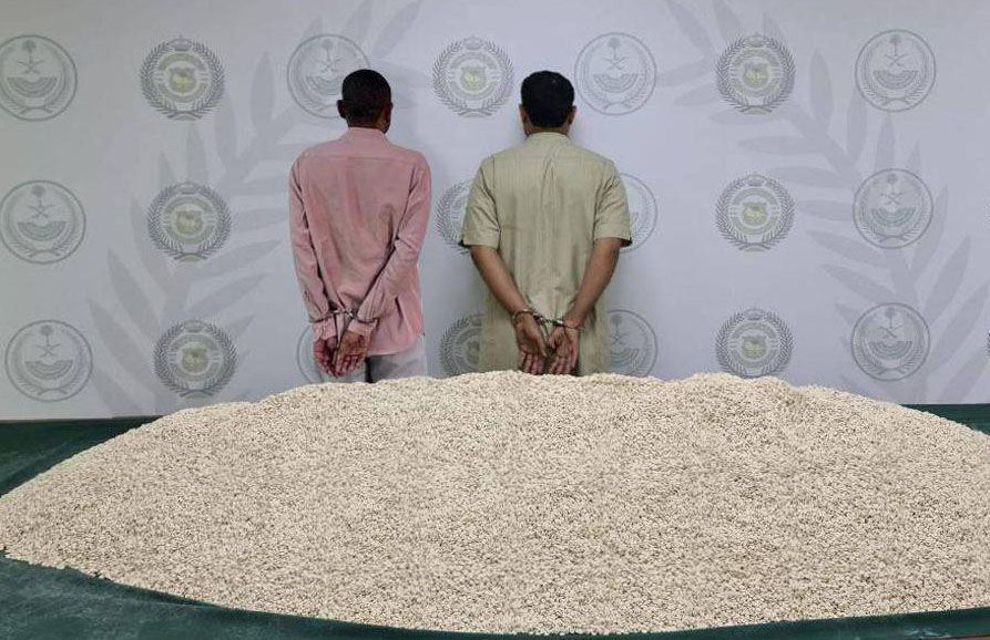 The directorate’s officials, in collaboration with the Zakat, Tax and Customs Authority, thwarted an attempt to smuggle 1,298,886 highly addictive and illegal amphetamine pills. (SPA)