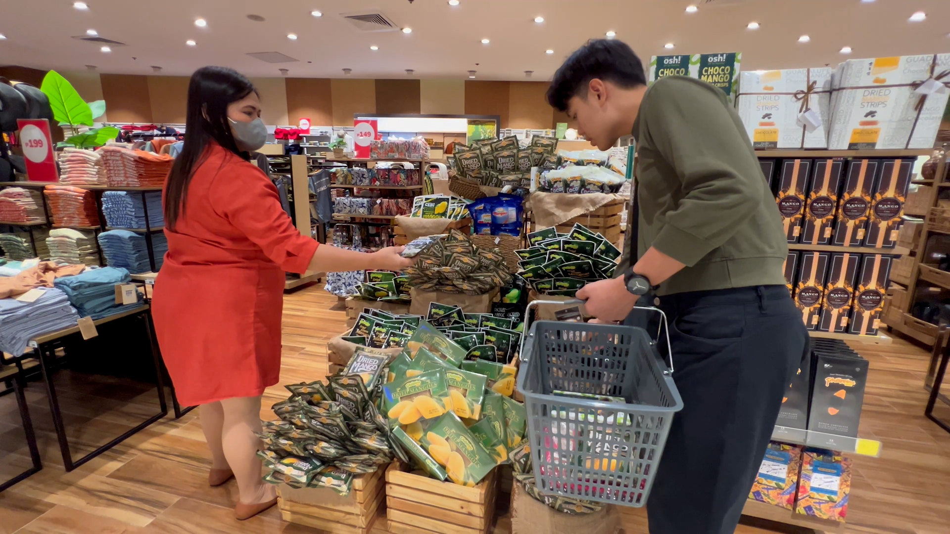 With ‘pasalubong,’ Filipinos take bits of home to friends in Gulf countries