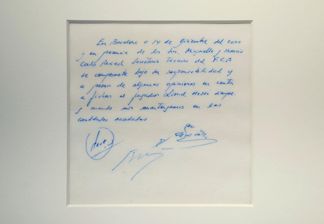 A napkin on which was written the first promise of a contract to secure 13-year-old Lionel Messi for FC Barcelona, is on display at Bonhams, New York, on Mar. 5, 2024. (AFP)