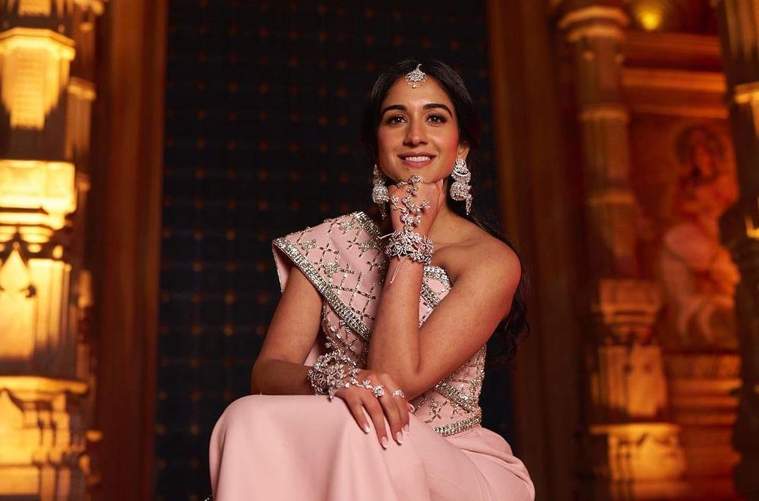 The crepe ensemble offered a contemporary take on the traditional Indian saree. (Instagram)