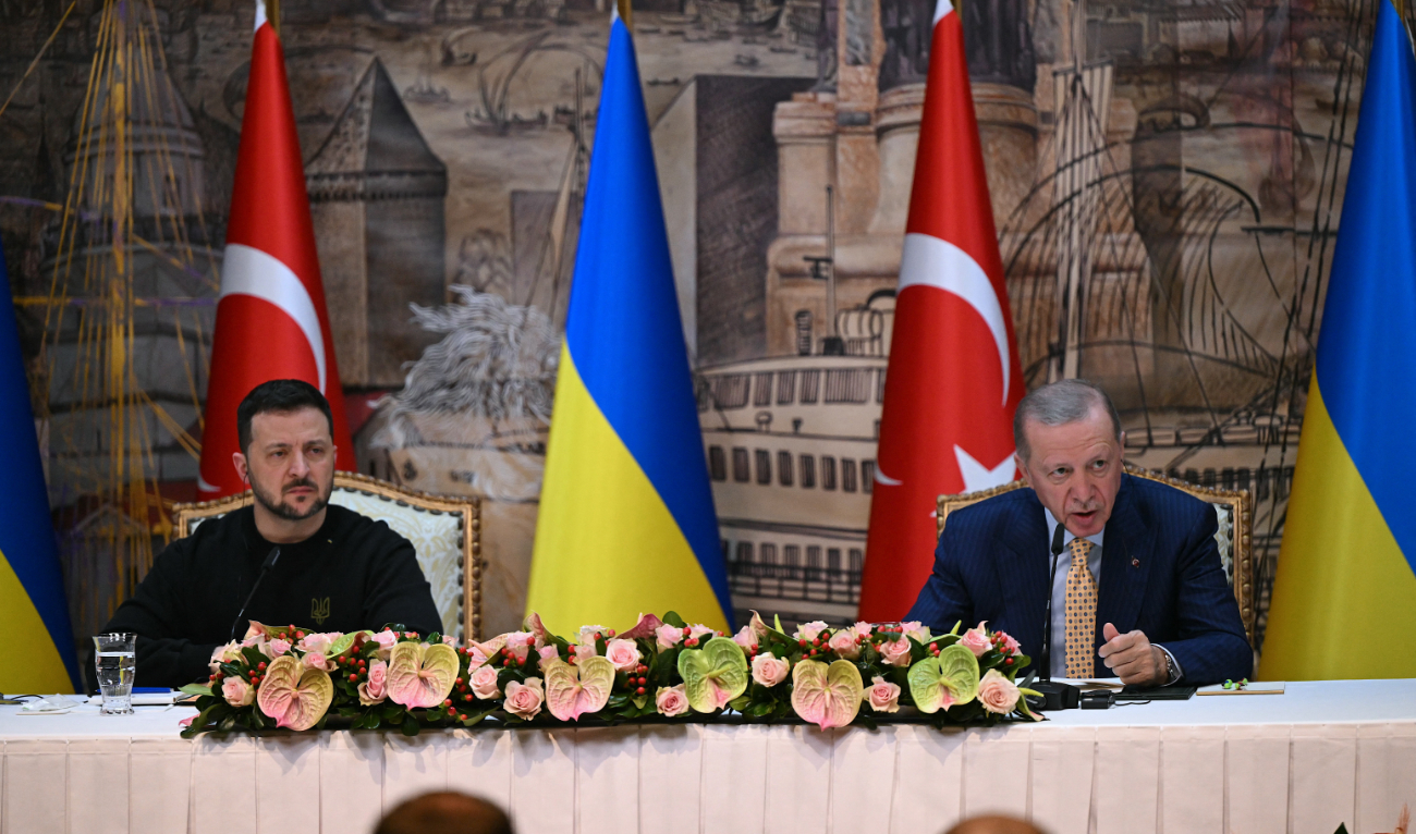Turkish President Recep Tayyip Erdogan (R) and Ukrainian President Volodymyr Zelensky attend a joint press conference at the Dolmabahce Presidental office in Istanbul on March 8, 2024. (AFP)