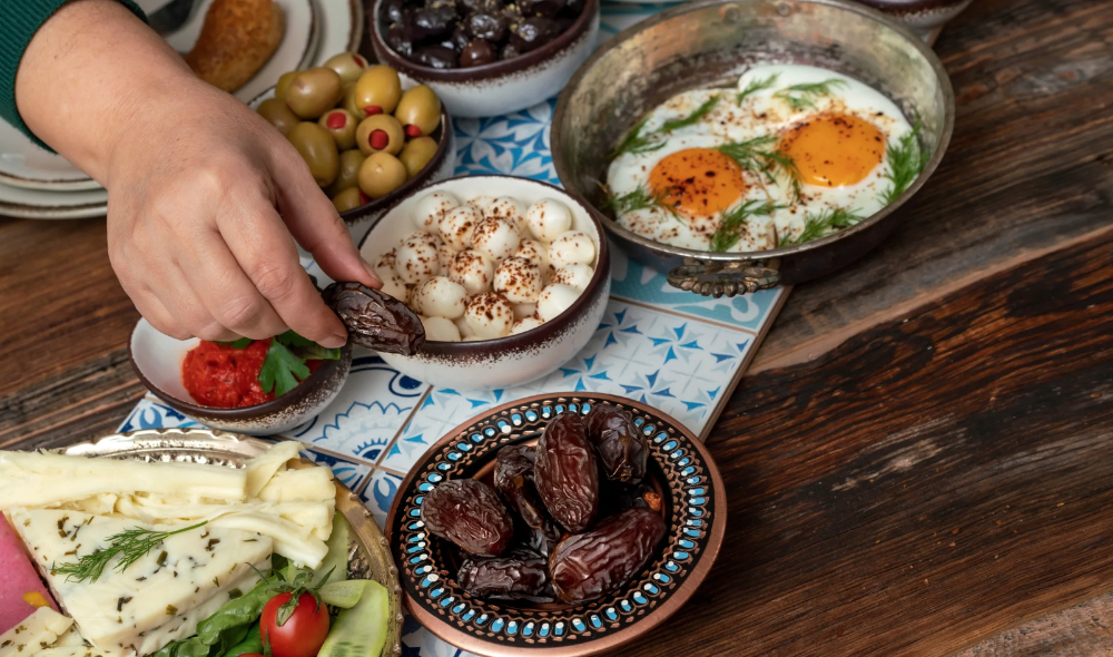 Doctors agree that avoiding the undesirable effects of fasting is mainly done through a balanced diet. (Supplied)