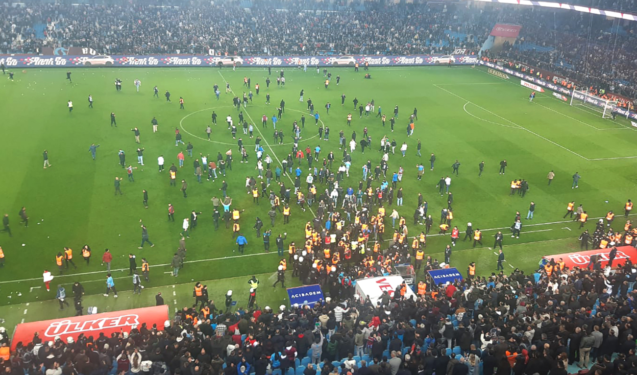 Trabzonspor supporters entering the pitch during the Turkey Super Lig football match between Trabzonspor and Fenerbahce at the Papara Park on March 17, 2024. (AFP)