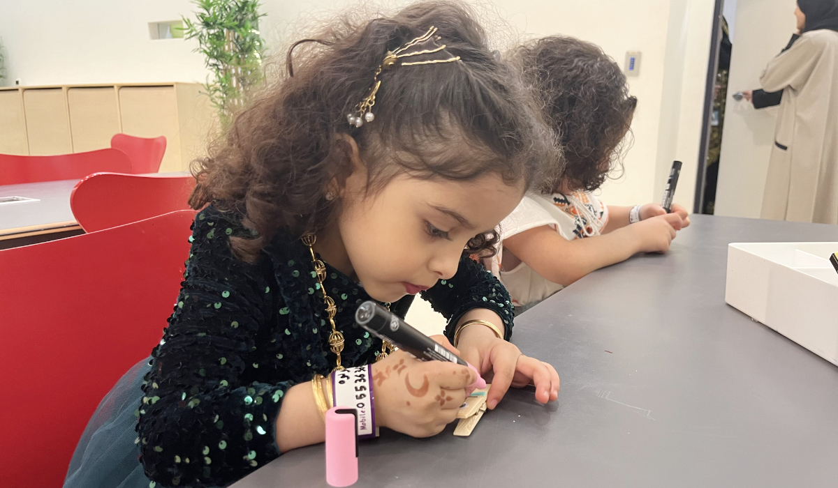 Children were encouraged to visit the nearby crafts table to decorate their own clothespin to take home as a souvenir. (AN photo by Jasmine Bager)