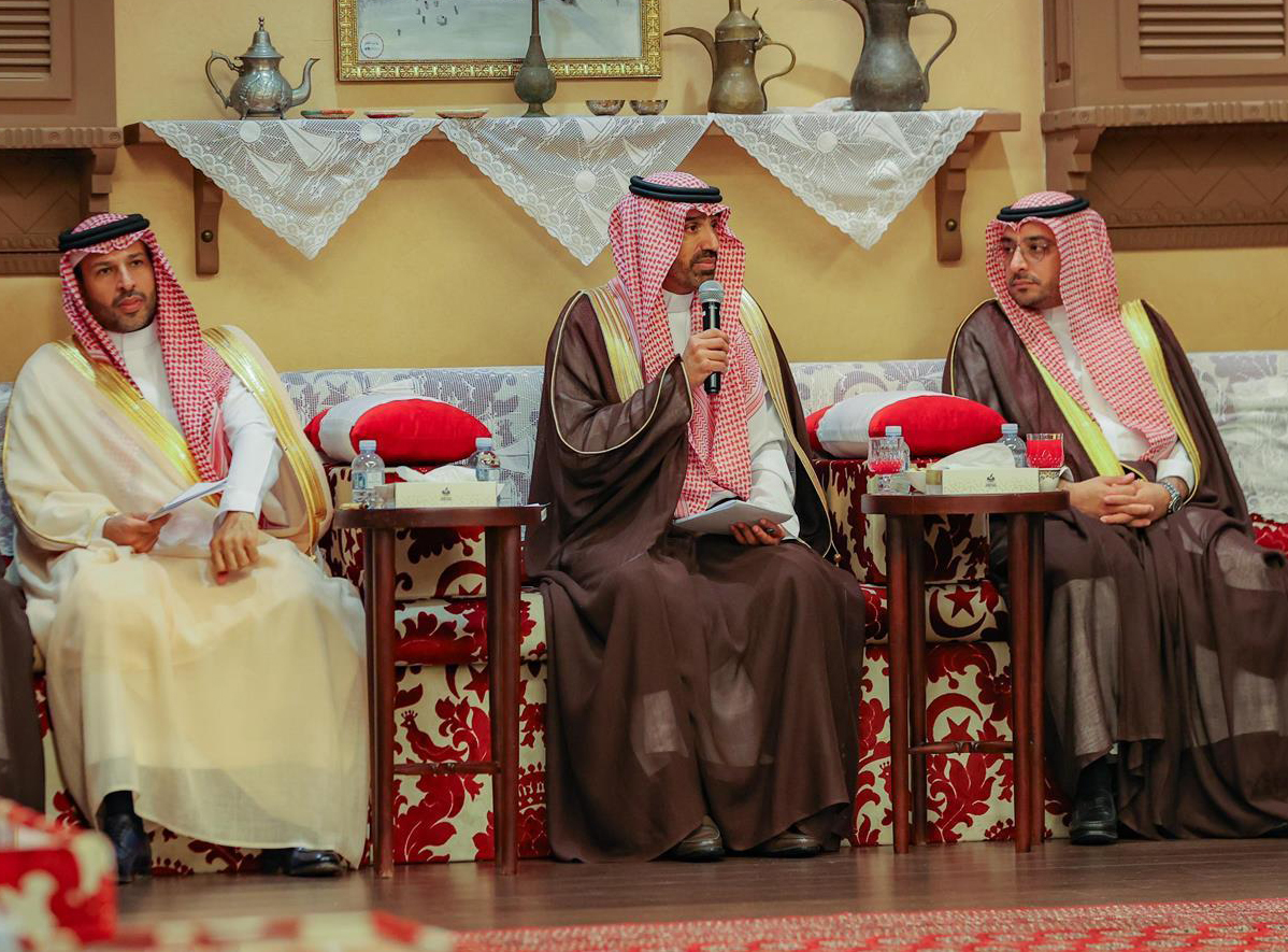 Saudi Minister of Human Resources and Social Development Ahmad Al-Rajhi on Tuesday met business representatives of the private sector in Makkah. (SPA)