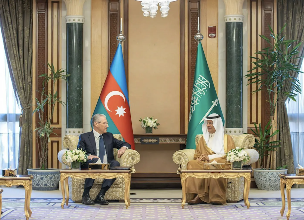 Saudi Arabia’s Minister of Energy Prince Abdulaziz bin Salman met with Azerbaijan’s Minister of Environment and Natural Resources Mukhtar Babayev on Thursday. (SPA)