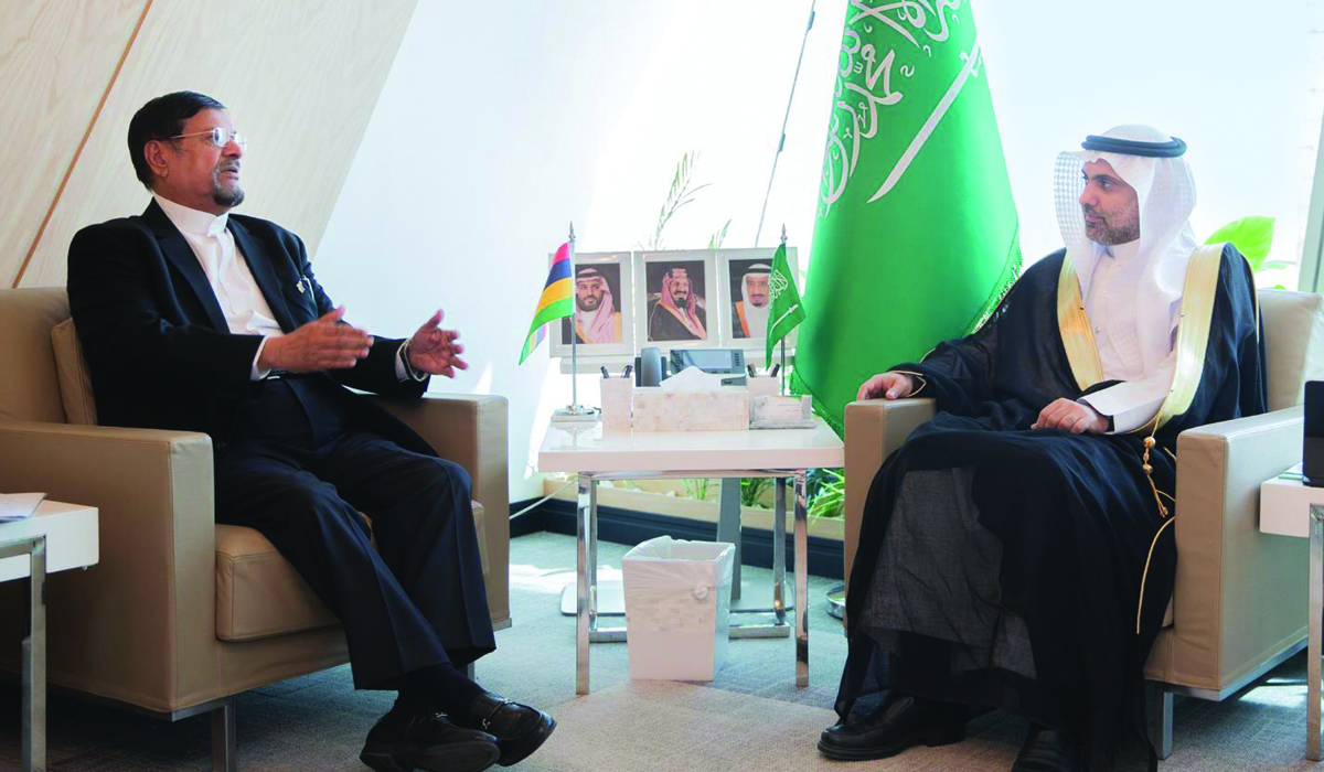 Fahad Al-Jalajel holds talks with Showkutally Soodhun in Riyadh. (Supplied)