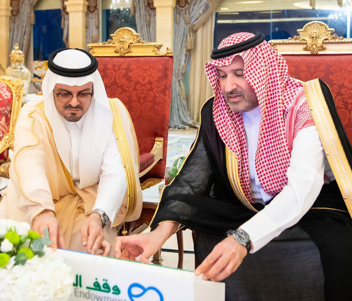 Prince Faisal bin Salman, special adviser to King Salman and chairman of the Al-Shifa Endowment Supervision Council, recently inaugurated Al-Shifa Endowment operations in Makkah, in the presence of Deputy Makkah Gov. Prince Saud bin Mashaal bin Abdulaziz. (SPA)