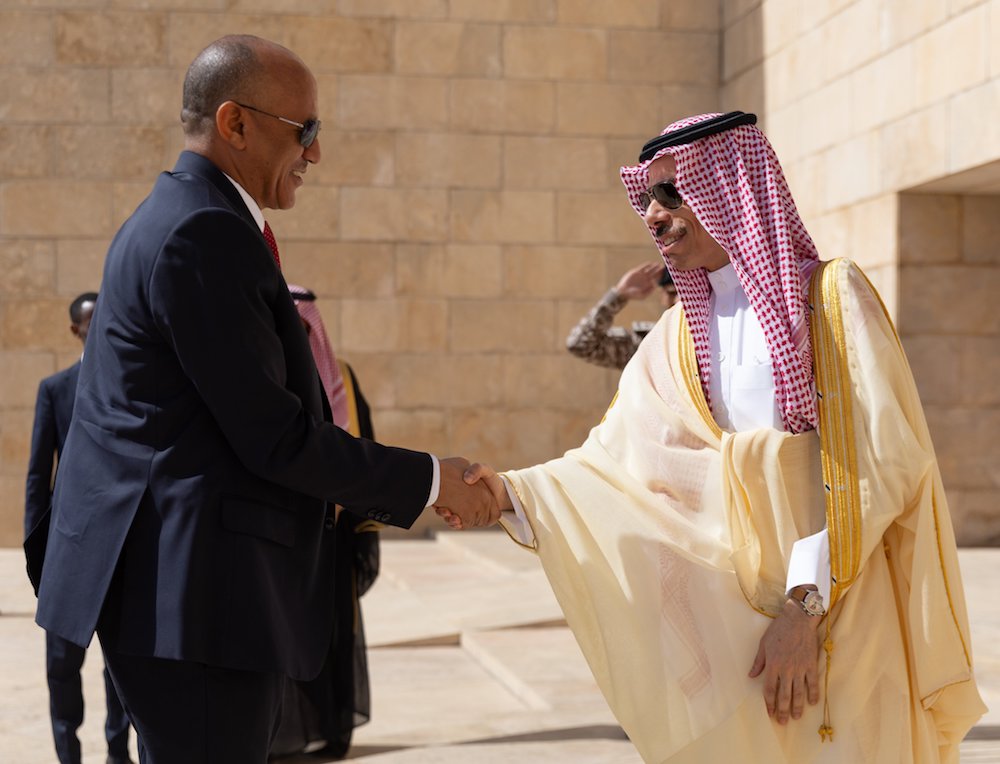 Crown Prince Mohammed bin Salman received a message from the prime minister of Ethiopia on Sunday, which was received on behalf of Prince Faisal bin Farhan. (SPA)