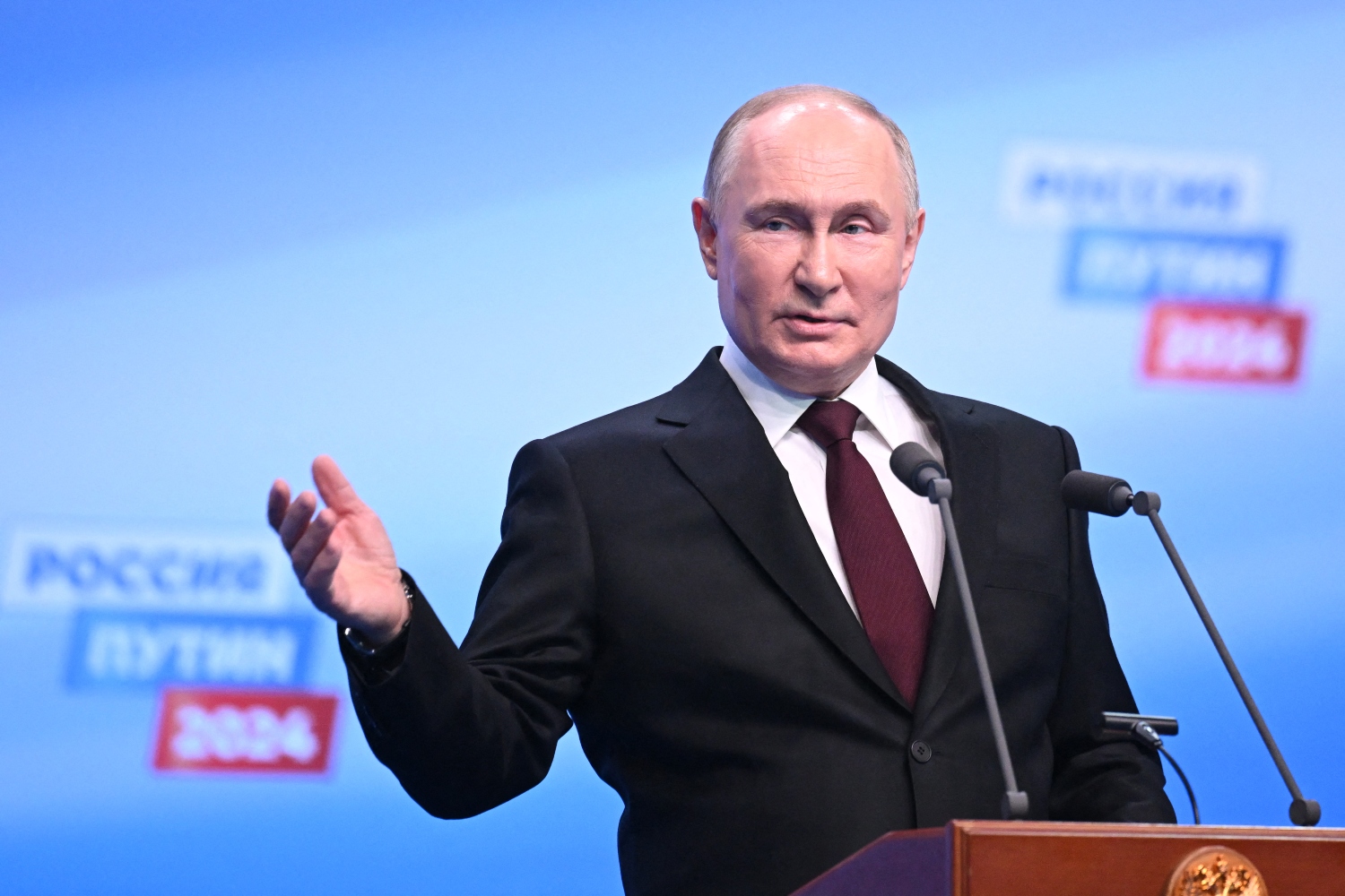 Russian president Vladimir Putin meets with the media at his campaign headquarters in Moscow. Mar. 18, 2024 (AFP)