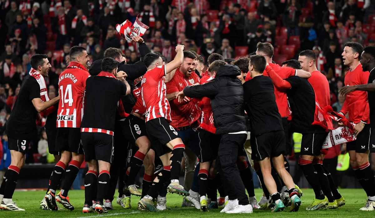 Athletic Bilbao players celebrate their victory at the end of the Spanish Copa del Rey (King's Cup) semifinal second leg between Athletic Club Bilbao and Club Atletico de Madrid at the San Mames stadium in Bilbao on Feb. 29, 2024. (AFP)