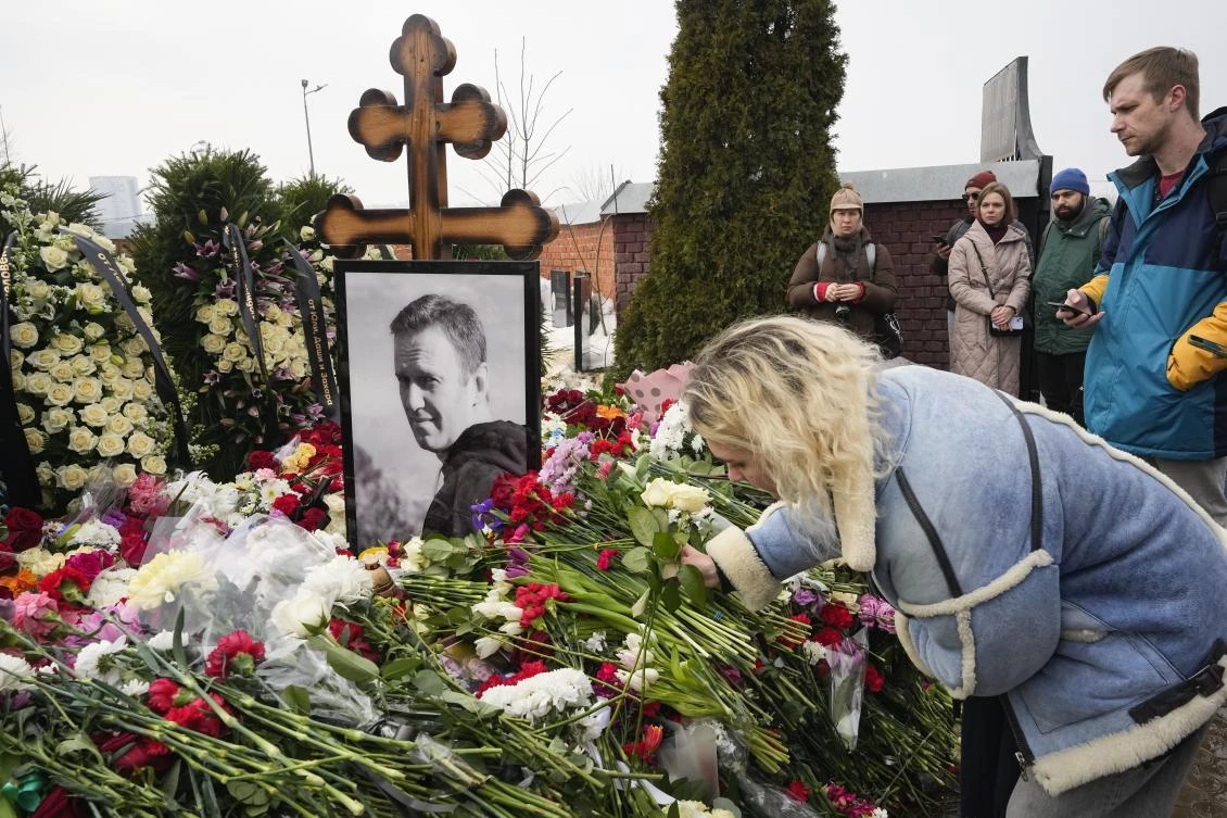 A woman lays flowers at the grave of Alexei Navalny a day after his funeral at the Borisovskoye Cemetery, in Moscow on Mar. 2, 2024. (AP)
