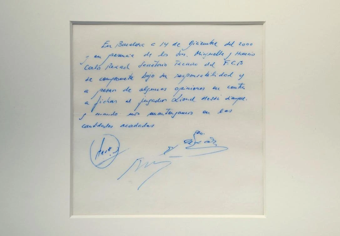 A napkin on which was written the first promise of a contract to secure 13-year-old Lionel Messi for FC Barcelona, is on display at Bonhams, New York, on Mar. 5, 2024. (AFP)