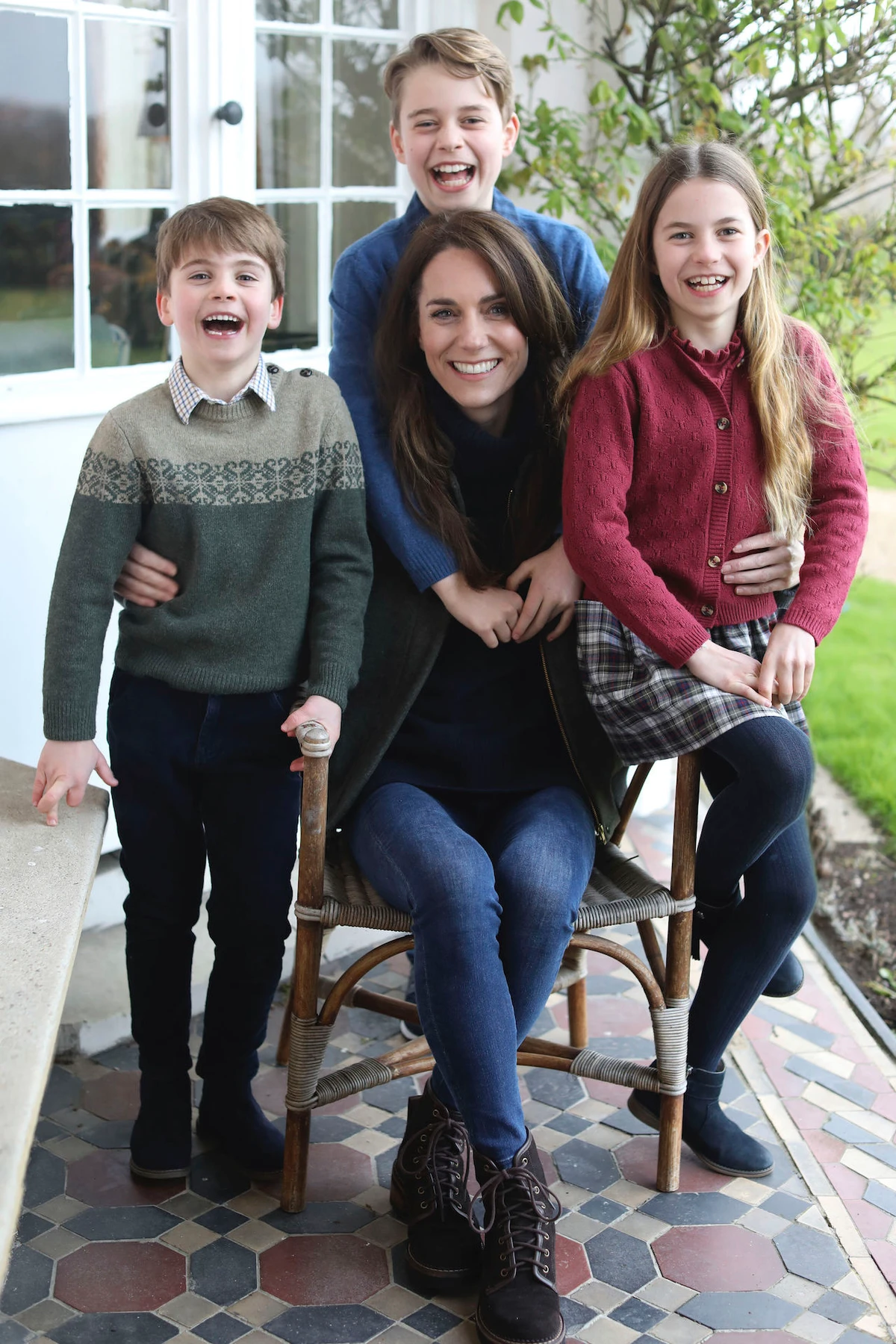 Princess Kate says sorry for manipulated family photo, saying she was experimenting with editing
