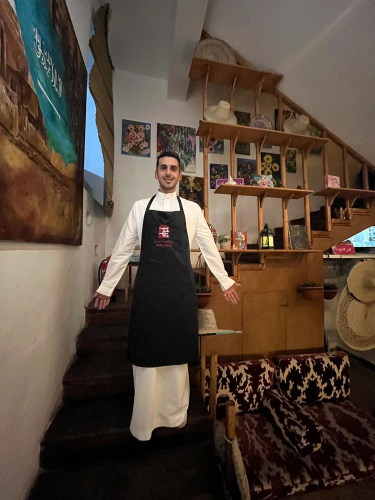 Abdul Hameed Shalabi, the owner of Sobia Bar, has attracted a bustling crowd to his shop, where he makes and serves sobia. (AN Photo)