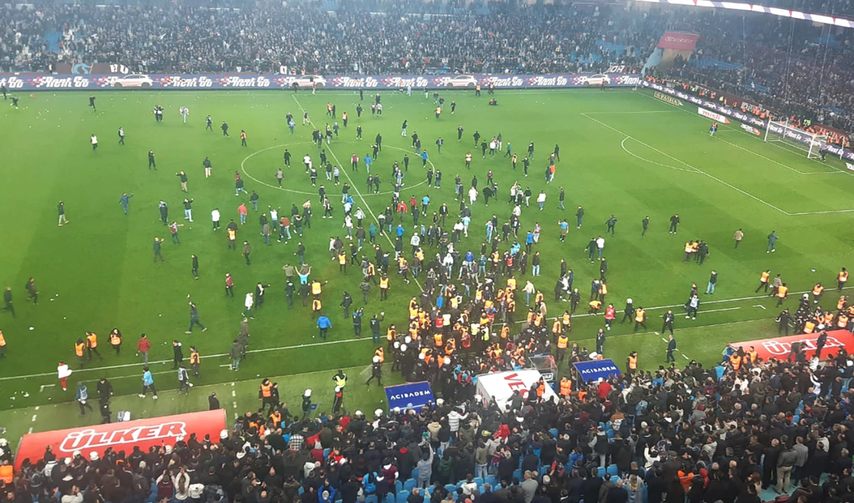 Trabzonspor supporters entering the pitch during the Turkey Super Lig football match between Trabzonspor and Fenerbahce at the Papara Park on March 17, 2024. (AFP)