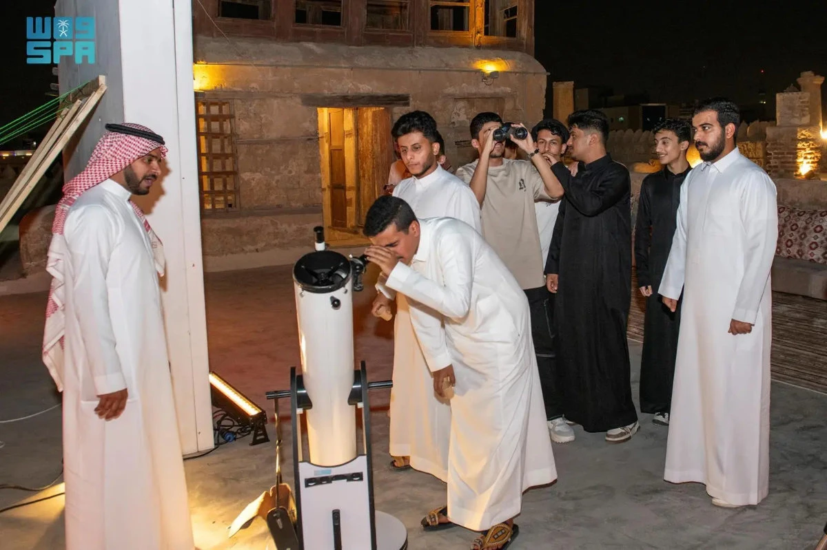 Visitors get the chance to gaze at the moon and stars through state-of-the-art telescopes, guided by knowledgeable astronomy experts. (SPA photo)